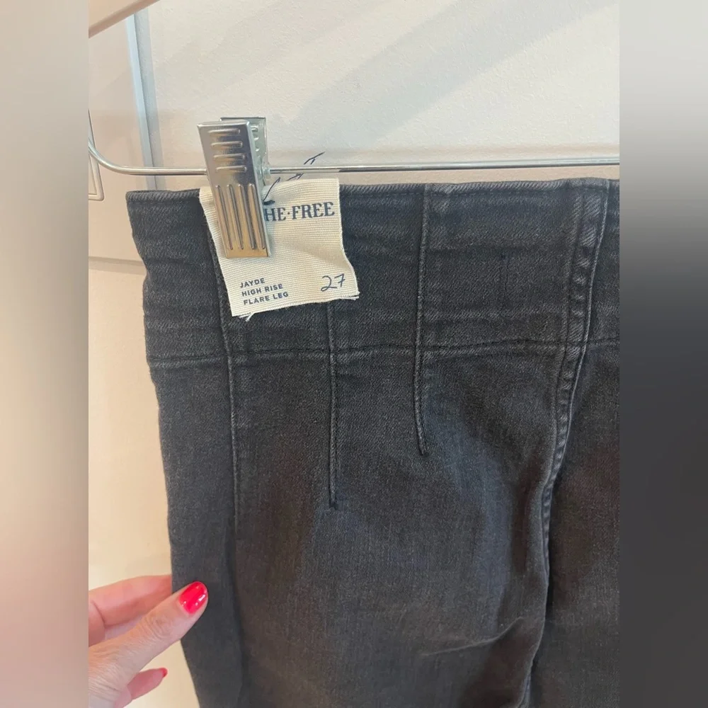 Free People Women's Jayde Flared Jeans in Black Onyx Size 27 NWT Stretch Denim - Picture 6 of 6